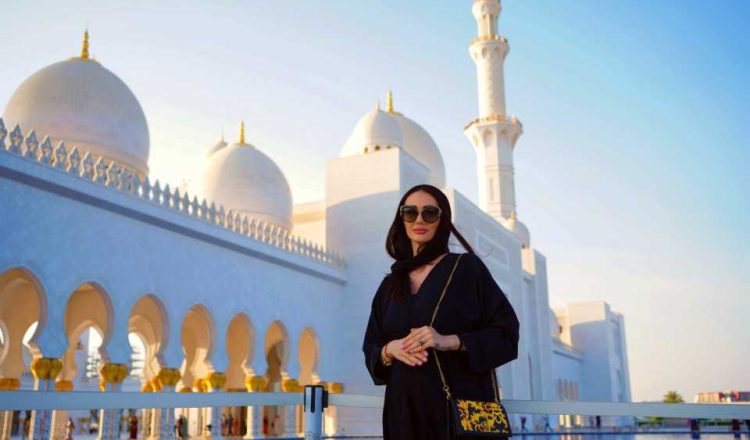 tourist at sheikh zayed mosque